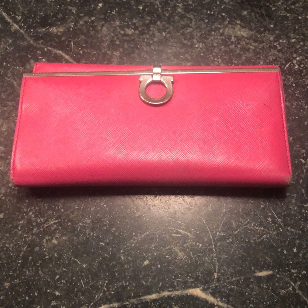 Gently used. 7 compartments for cards cash slots